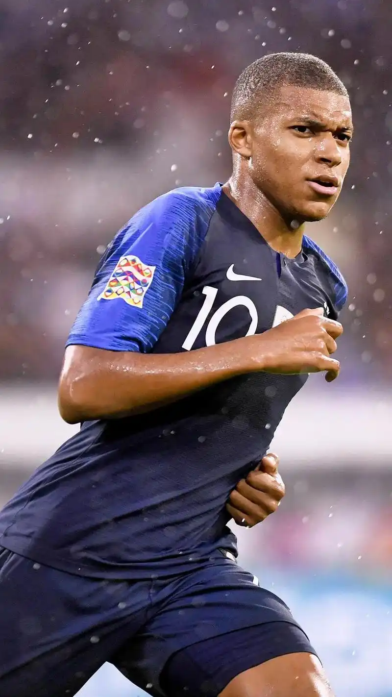 足球明星姆巴佩壁纸.免费取图方法:抖音主页搜索"华升取图"小 - 抖音