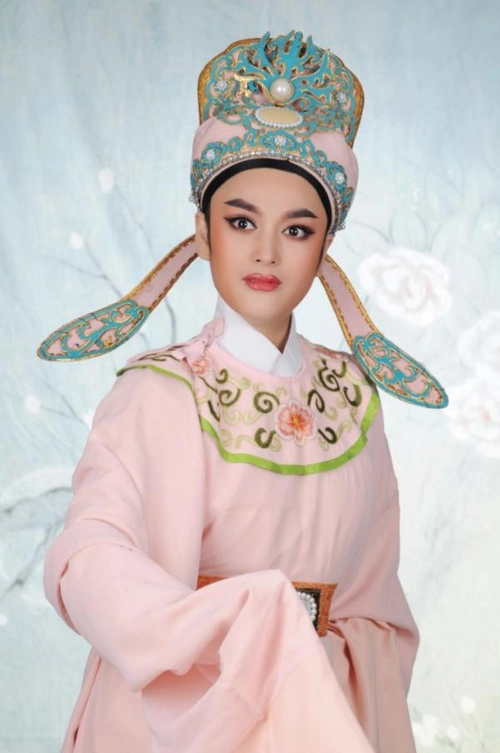 王健 (国家一级演员)主 演演出剧团:桐庐县越剧传习中心领衔主演