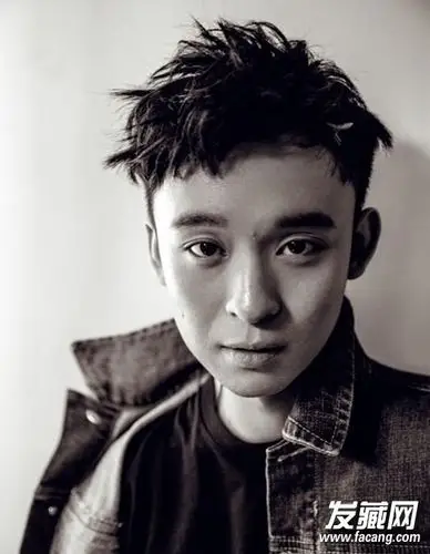 新一代国民男票董子健时尚发型盘点