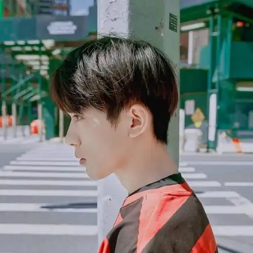 易烊千玺 侧脸