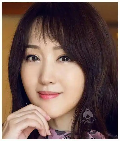 甜美女神杨钰莹,状态颜值不输少女,令人心动,惊艳不已.