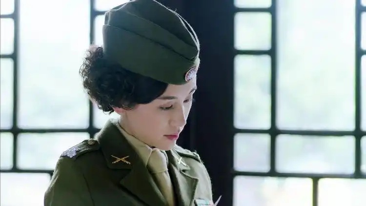 双刺:洪玲被秘密调查,佩欣确定她就是地下党,心里充满仇恨!