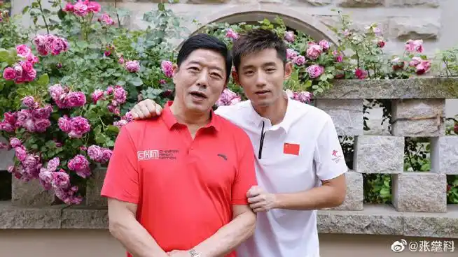 张继科说老爸是我第一位体育老师##张继科父亲节晒与爸爸合照