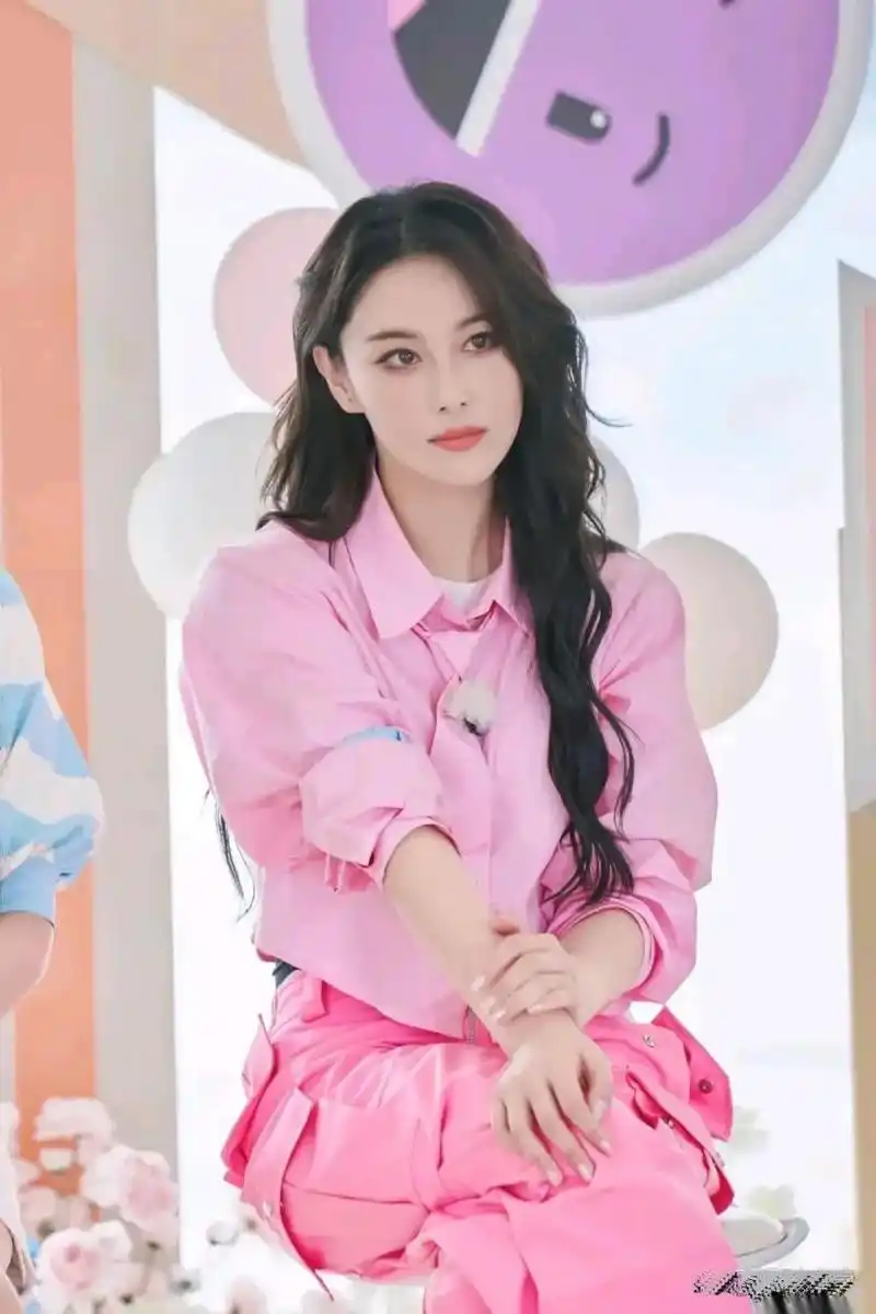 张馨予,被爱包围的女人全身都是粉色泡泡