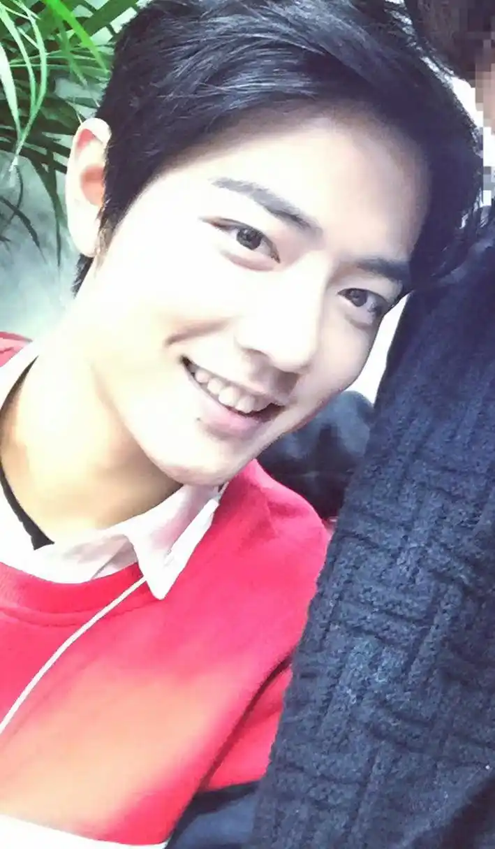 肖战16年刚出道的素颜照和现在的素颜照比有什么变化吗?