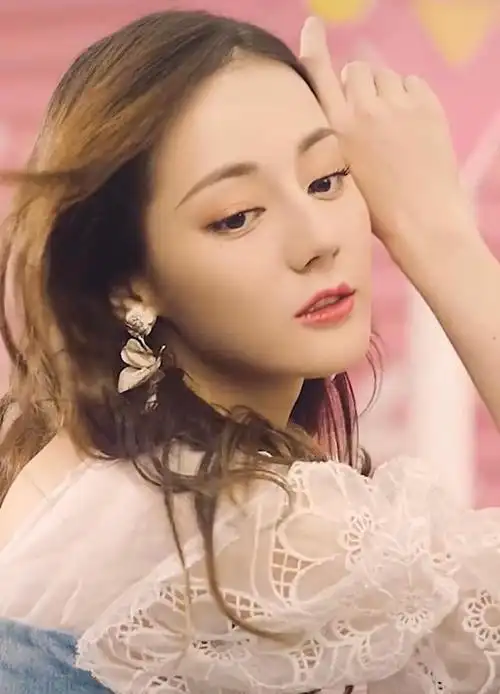 迪丽热巴的百变造型