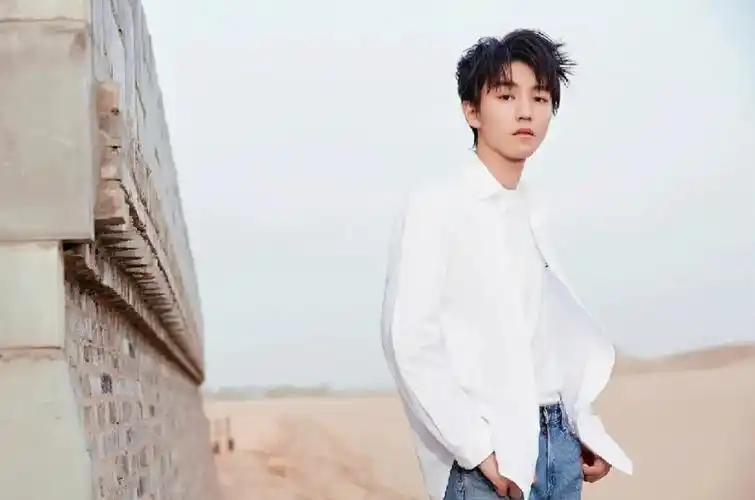 同一男团出身,王源新剧一片叫好,却意外扯下王俊凯的"遮羞布"