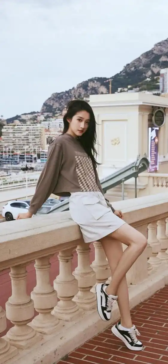 关晓彤大长腿写真