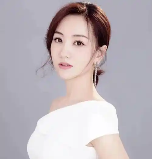 42岁的古装第一美人杨蓉身材饱满,性感迷人,美得让人移不开眼_演技