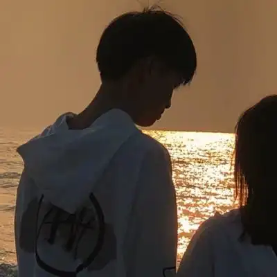 高清一对两张的真人情侣头像治愈系图片