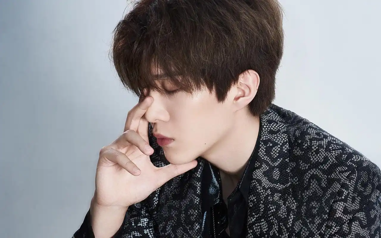 范丞丞帅气写真图片桌面壁纸