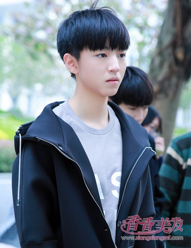 初中男生最流行的发型 学生(男初中生)的发型