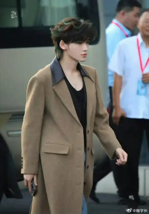 宋亚轩绿色挑染