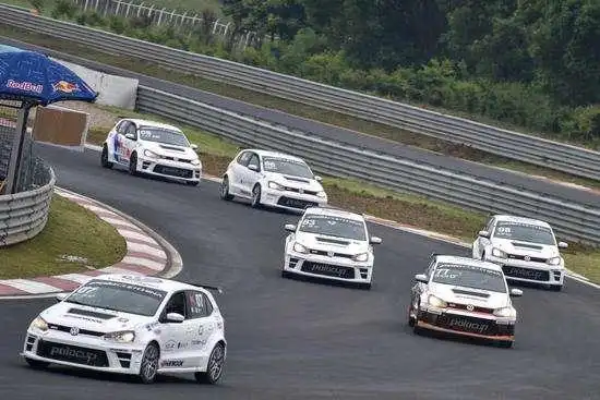 从头文字d看如何在我国成为一名职业赛车手