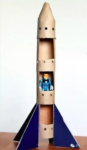纸筒小火箭