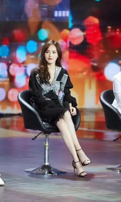 每天美图|唐嫣的高跟鞋美图大赏_网易订阅