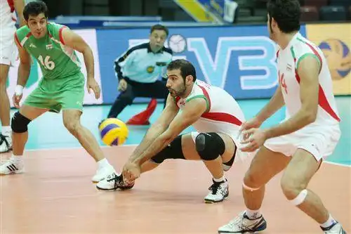 组图:六男排主帅大阪相聚 伊朗险胜赢得揭幕战