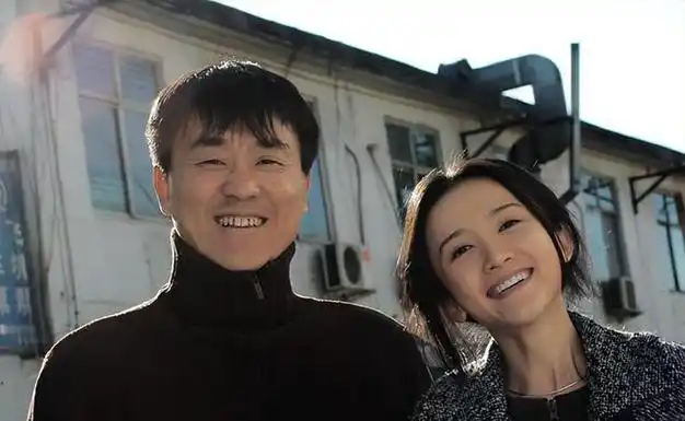 老戏骨何冰:为何结婚几十年0绯闻?看看妻子是谁就知道了!|张国立|实力