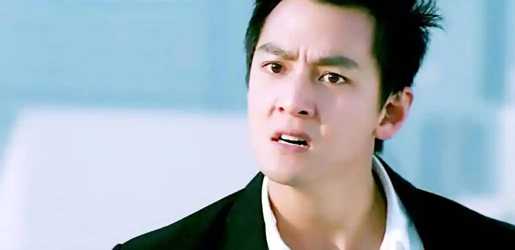 48岁吴彦祖生图又黑又瘦,两撇黑胡似本山大叔,和年轻时差太远?