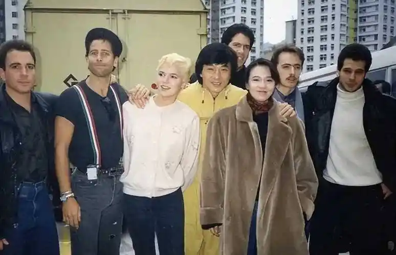 杀青后当众解散成家班,痛失搭档郑裕玲_飞鹰计划_奇迹_票房