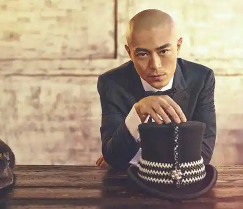 经超吴亦凡霍建华陈晓 盘点光头也很帅的男星