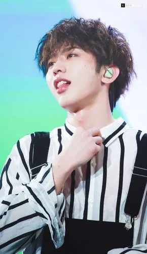 全世界最可爱的小葵花 cr:kunstory_蔡徐坤