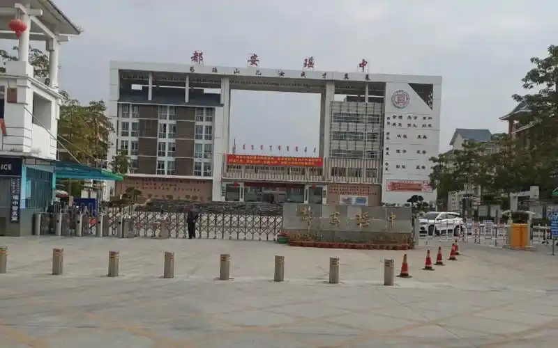 出差来到广西河池都安瑶中 青春的气息 年轻真好