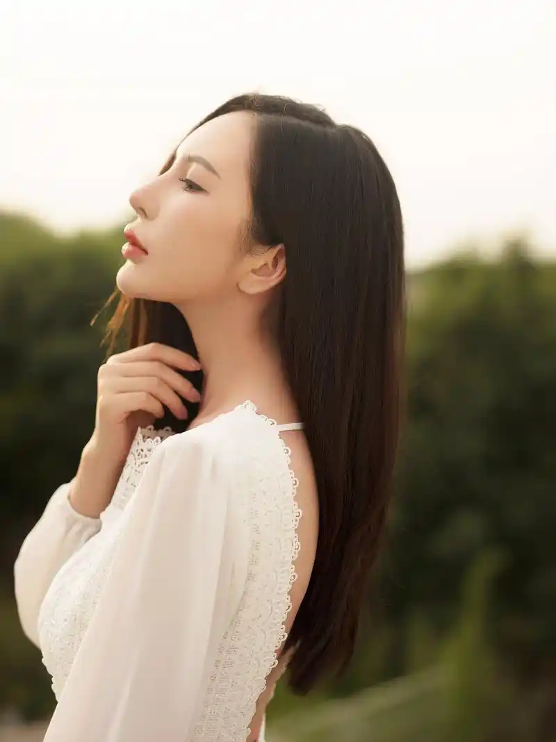 美丽大方的女子,素颜也很美