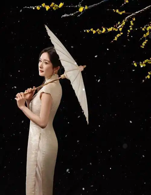 杨幂穿旗袍真的太美了能一直顶流这么多年不是没原因的