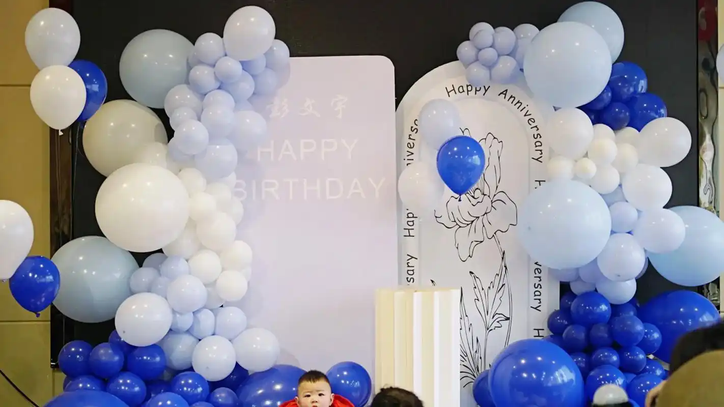 刚做好客人就来了!随便拍了几张#气球造型气球布置 #过生日要 - 抖音