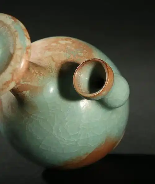 宋代汝窑冰裂片纹净水瓶