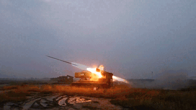 三次装备转型,从轮式火炮到履带式火炮,再到现在的新型远程多管火箭炮