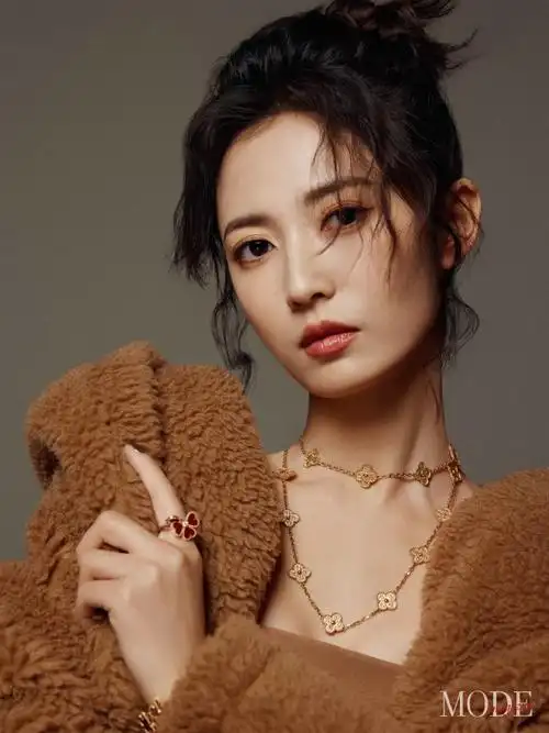 站在岁序交替的节点,陈钰琪超话认为自己"潜移默化的在成长",时刻自行