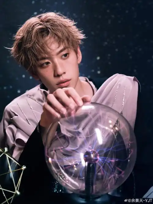 余景天今晚音乐节造型出图