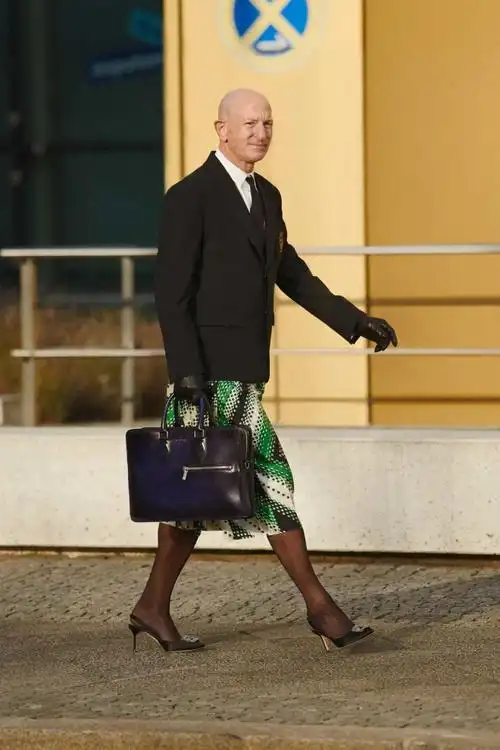 男生穿裙子火出圈遭1000万人围观网友比女的都妖娆