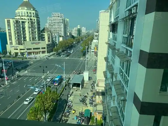 金华婺城婺城江南新世纪大厦市中心地铁口 朝南 1室1厅1卫 精装修