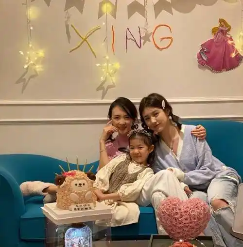 章子怡在三亚过生日,汪峰登台献唱,小儿子变得超像爸爸_网友_孩子