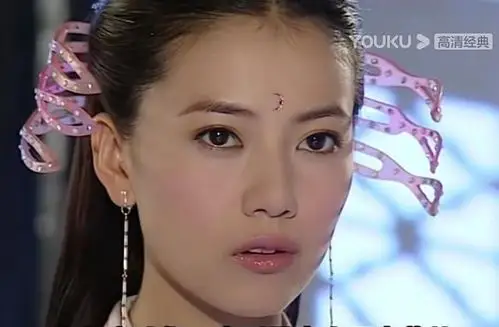 后期的周芷若,黑化阴狠,高圆圆真的演出了精髓.