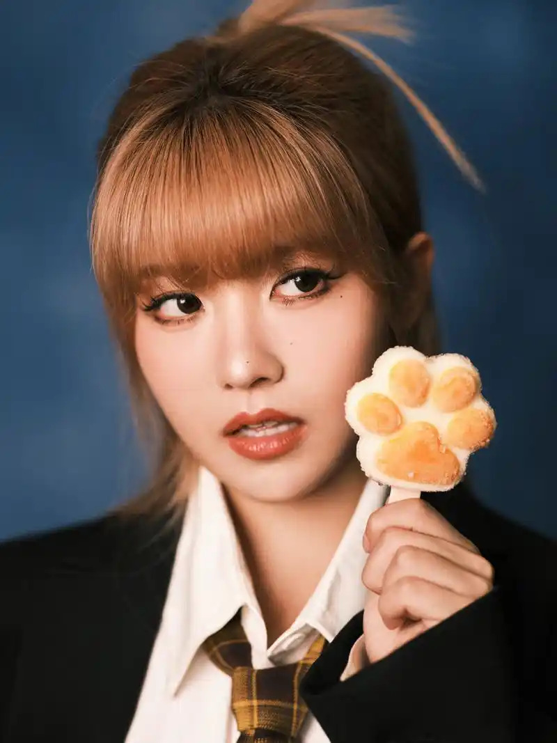 #赖美云#  🐱   #赖美云oo7d聊天墙##赖美云复古校园生日写真#