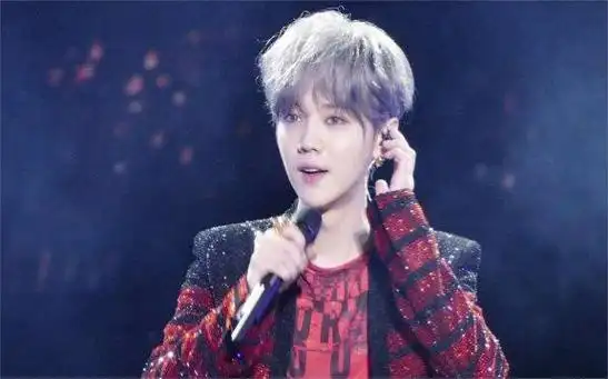 直到看见鹿晗被央视采访,我才明白,为啥7年前巅峰时敢