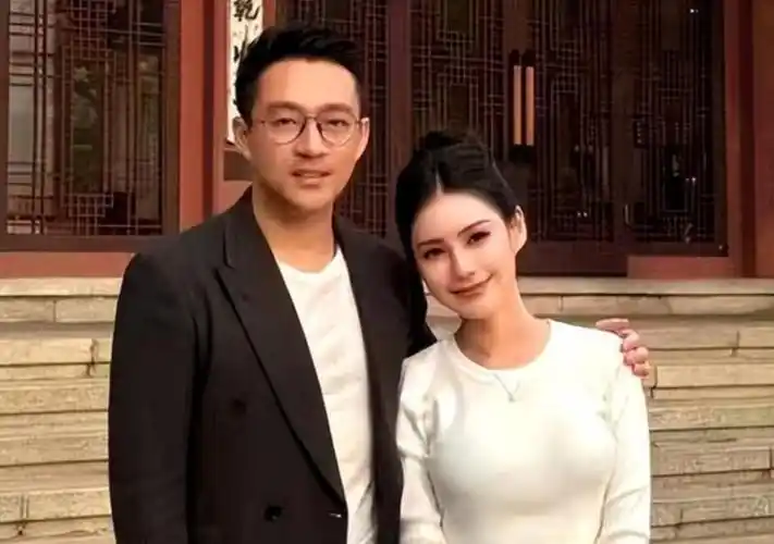 大s的官司猛追不舍,除了控诉汪小菲泄露其个人资料一案外,还因为