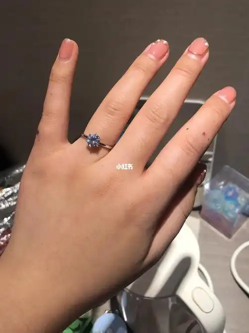 15块的一克拉大钻戒