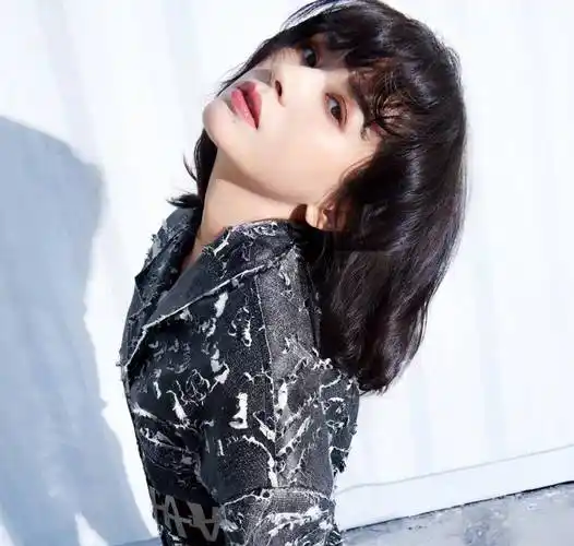 原创王子文真是时尚弄潮儿复古卷发摩登十足尽显自信优雅魅力