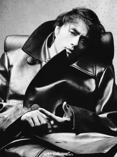 《wallpaper*卷宗》三月刊集结中日韩三国最具代表性的男模—@赵磊