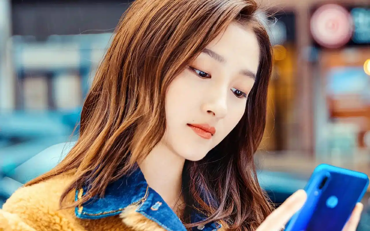 关晓彤青春少女风高清桌面壁纸