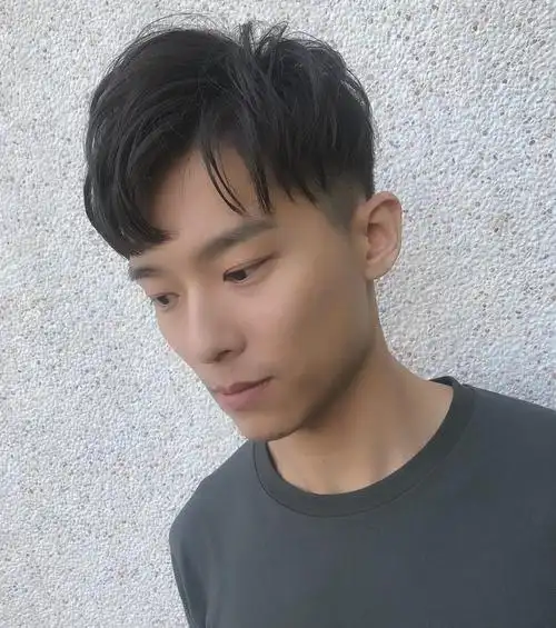 男生"两边剃光"发型很帅气!春天剪这6款造型,清爽干净显精神