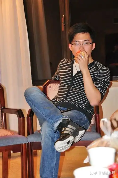 一米七五,体重一百四十多的男生看起来胖吗? - 知乎