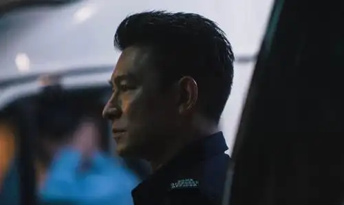 电影《拆弹专家2》,刘青云和倪妮是合格的警察,但刘德华不是_腾讯新闻