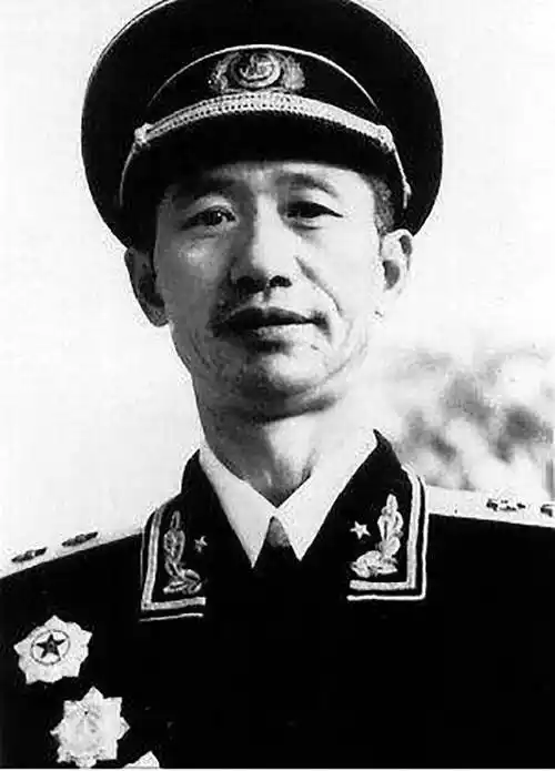 原创 开国中将周希汉,结婚火速用一天,新婚漫长用一年,险些成大误会