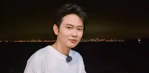 德云社团综第八期,孟鹤堂亮绝活一心三用,满嘴盒饭依旧吐字清楚